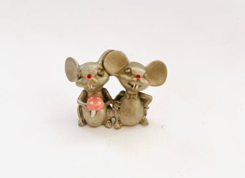 Salengor Pewter Husband and Wife Mice holding hands