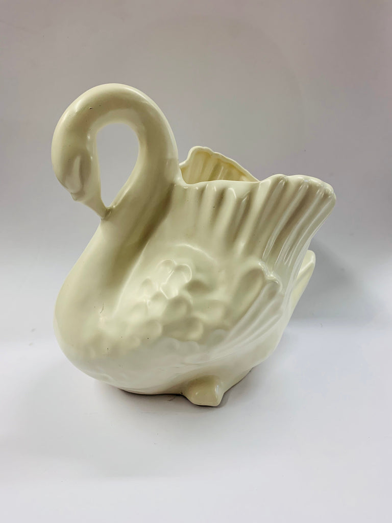Crown Lynn: The Icon of Kiwi Pottery