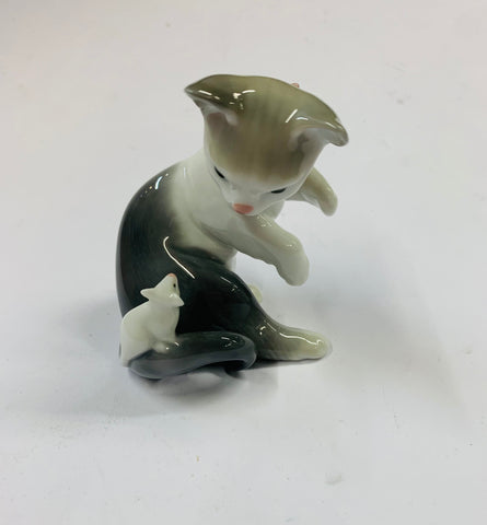 Lladro kitten with a mouse