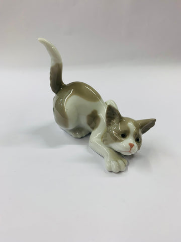 Lladro playful cat