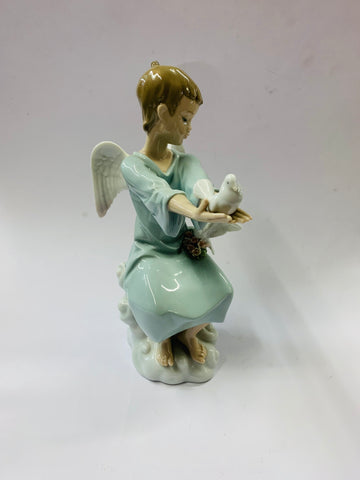 Lladro Angel holding a dove