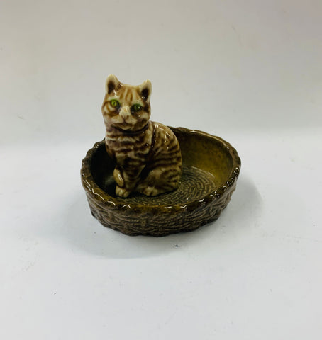 Wade Cat in Basket Trinket Holder