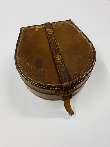 Antique leather collar box with 5 collars