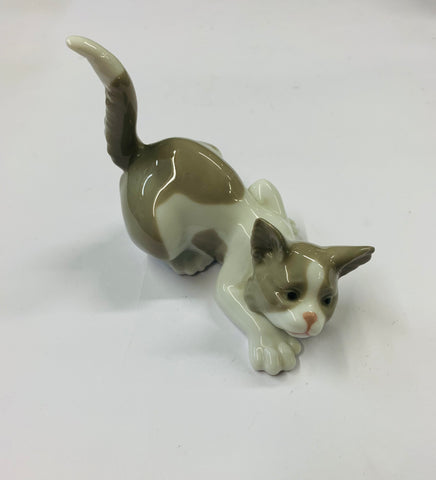 Lladro playful cat
