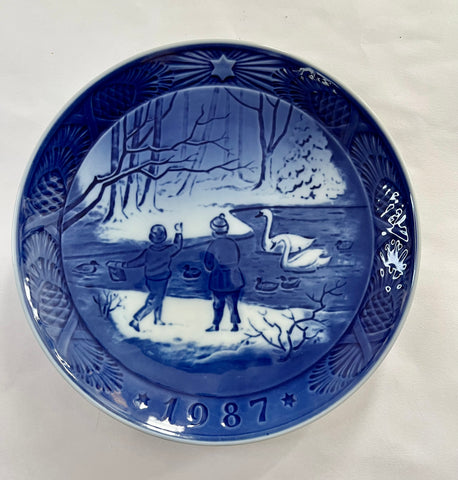 Royal Copenhagen Christmas Plate 1987 Winterbirds