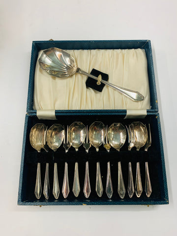 Silver plated dessert cutlery set