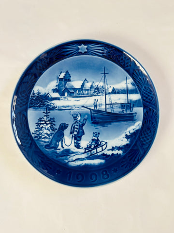 Royal Copenhagen Christmas Plate 1998 Welcome Home