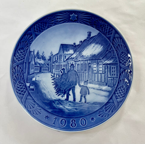 Royal Copenhagen Christmas Plate 1980 Bringing Home the Christmas Tree