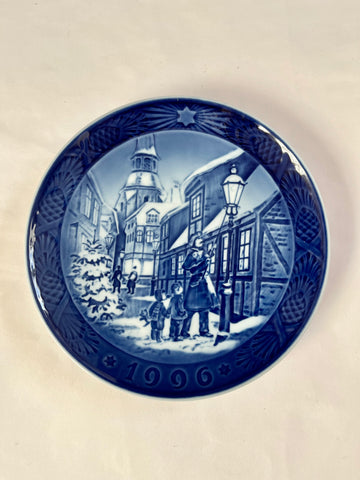 Royal Copenhagen Christmas Plate 1996 Lighting the Street Lights